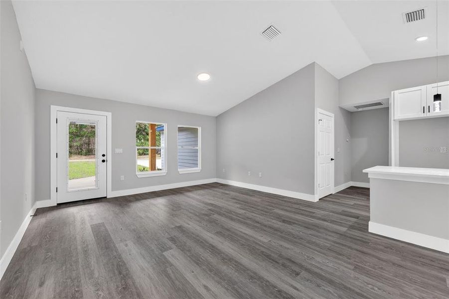 Spacious, unfurnished interior of a new home in , Dunnellon (Image 15).