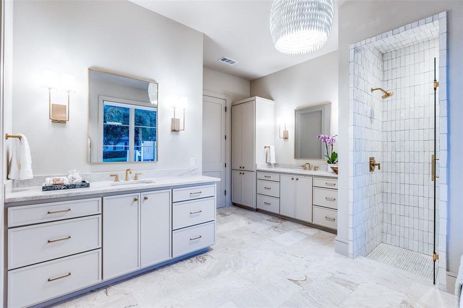 Furnished interior view inside a new home in , Dallas (Image 27). Furnished interior view inside a new home in , Dallas (Image 27).