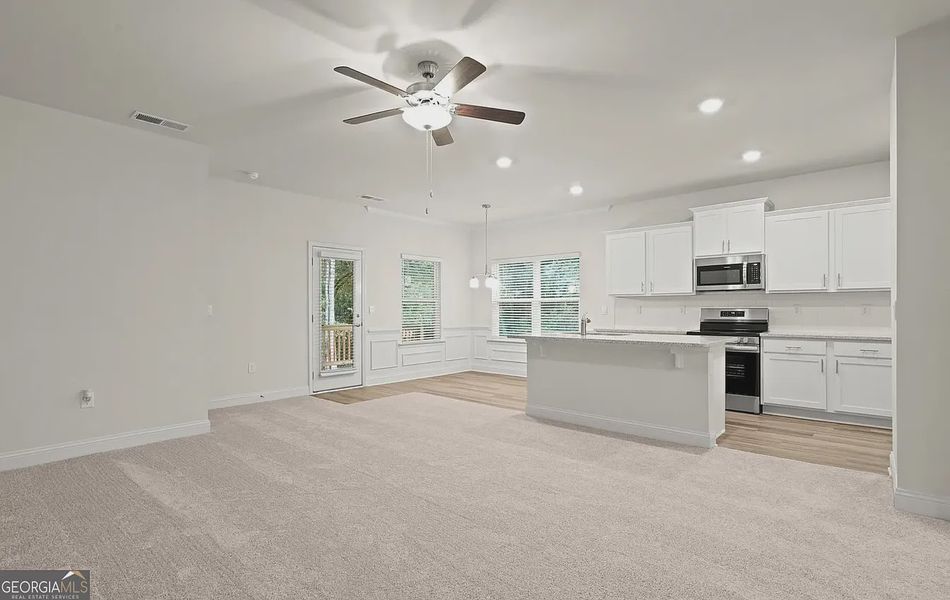 Spacious, unfurnished interior of a new home in Canterbury Villas, Carrollton (Image 19).
