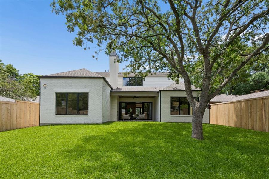 Exterior details and patio area of a home in , Dallas (Image 25).