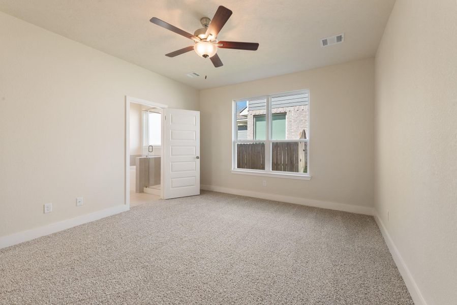 Spacious, unfurnished interior of a new home in , Brenham (Image 23).