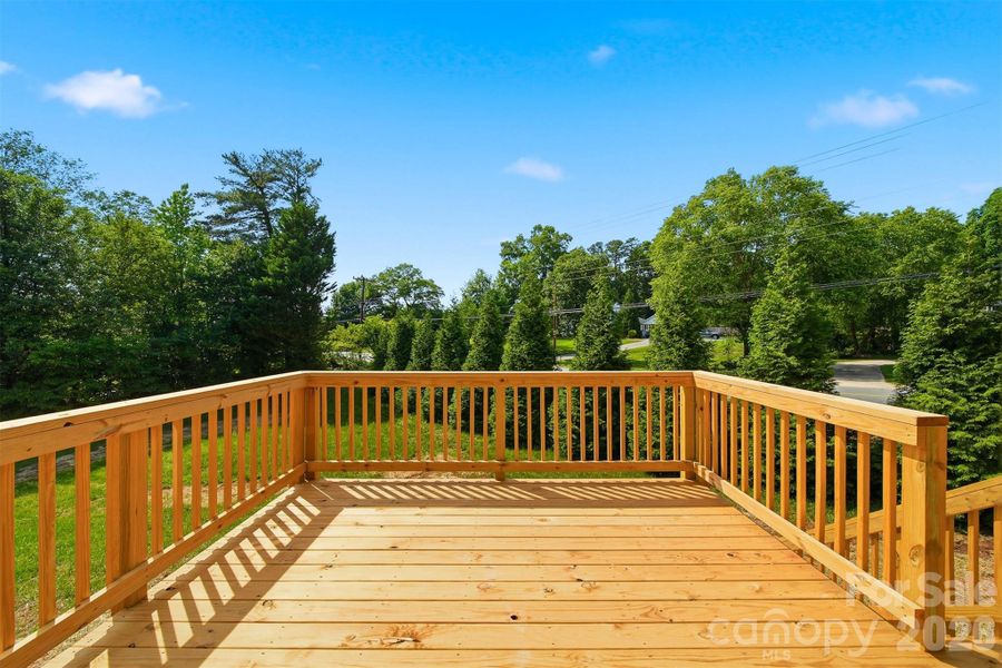 Natural landscape and outdoor views near  in Hickory (Image 43).