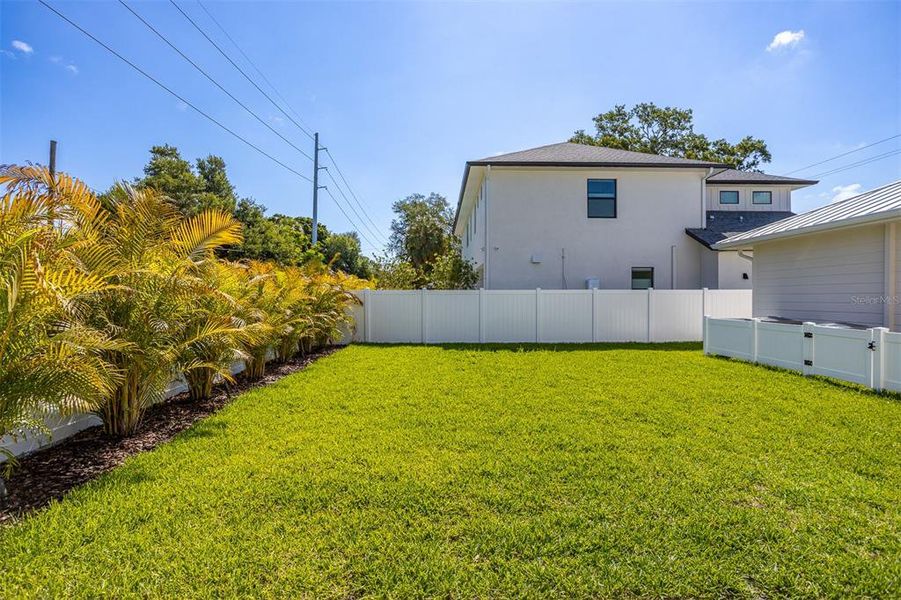 Exterior details and patio area of a home in , Tampa (Image 35).