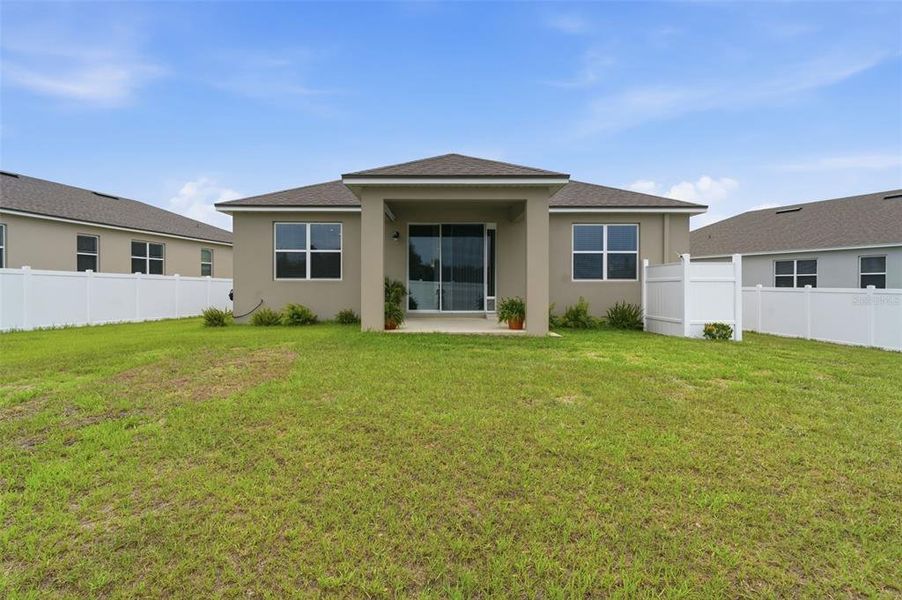 Exterior details and patio area of a home in , Clermont (Image 28).
