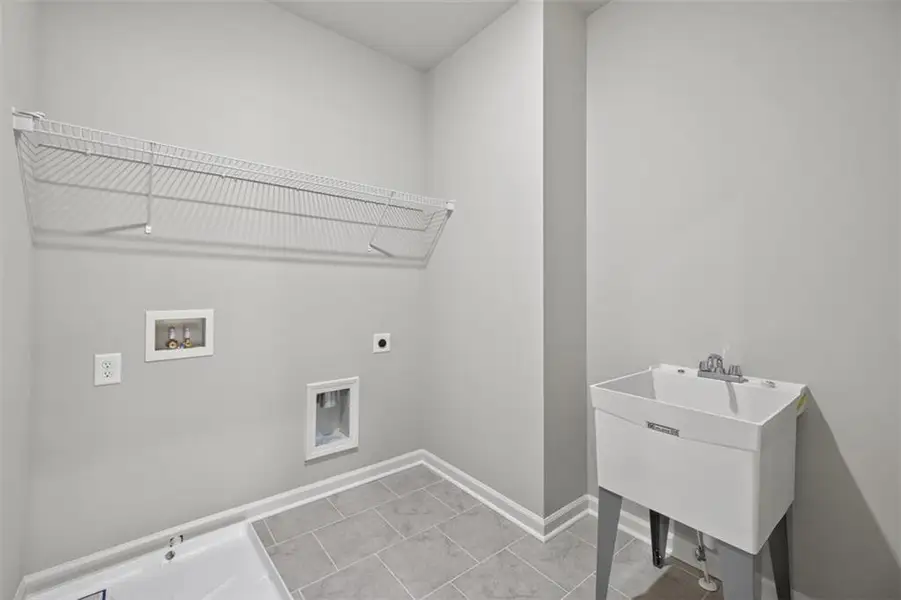 Spacious, unfurnished interior of a new home in , Gainesville (Image 57).