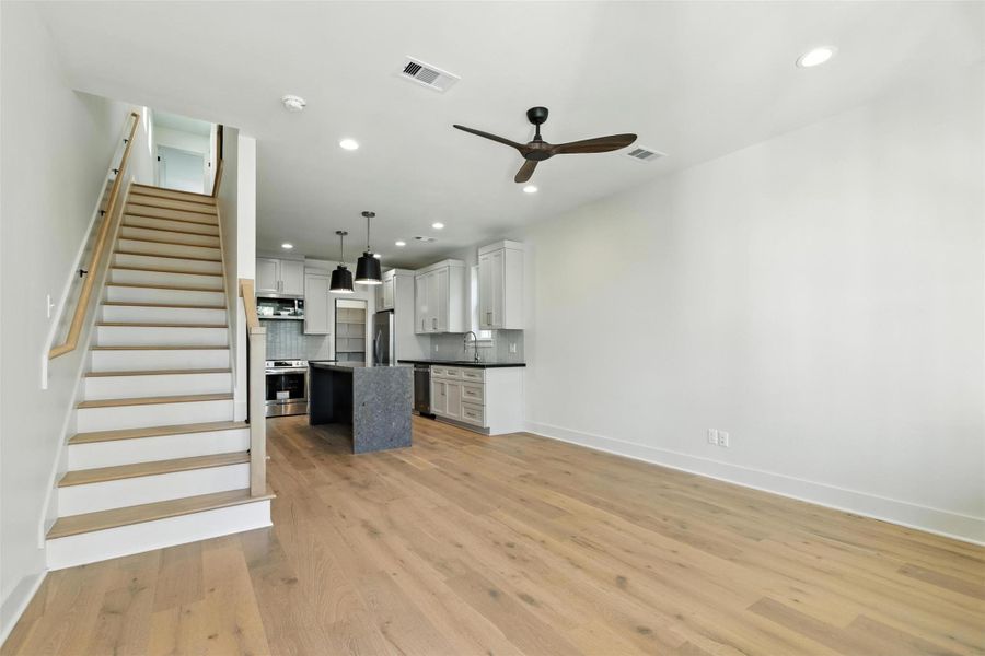 Spacious, unfurnished interior of a new home in , Galveston (Image 21).