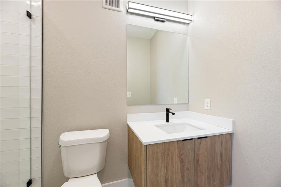 Furnished interior view inside a new home in , Farmers Branch (Image 5).