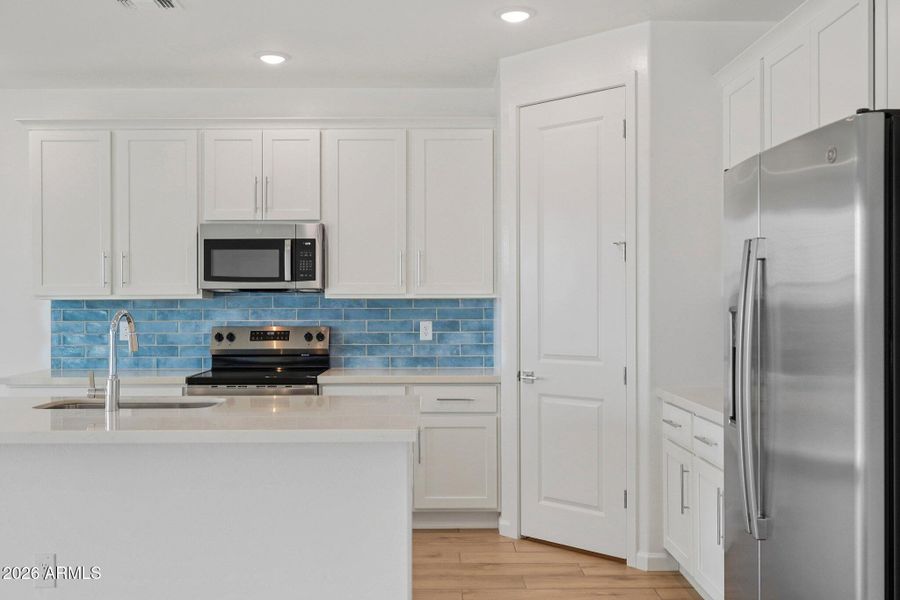 20-web-or-mls-S 95th Dr-S2201-020r