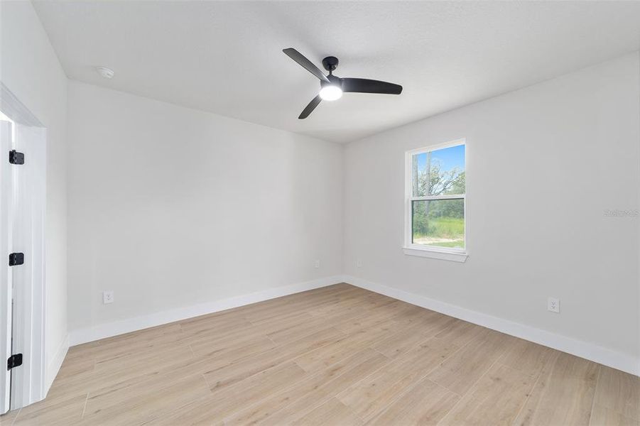 Spacious, unfurnished interior of a new home in , Ocala (Image 32).