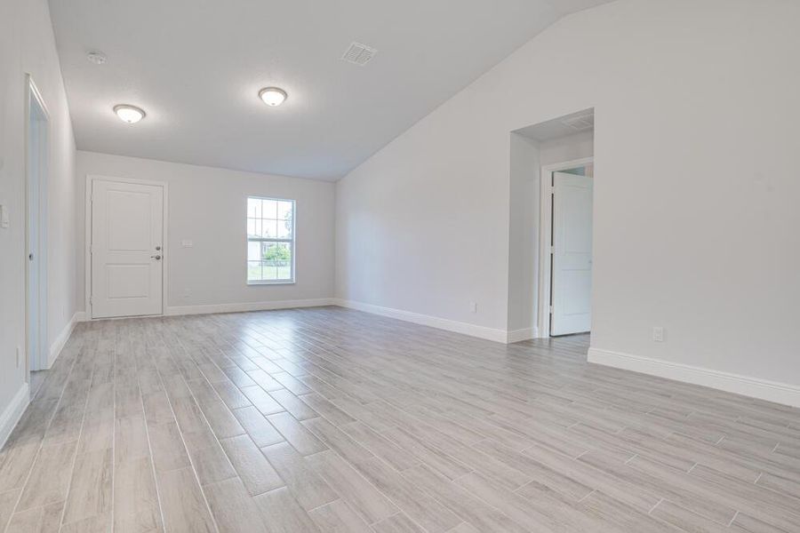 Spacious, unfurnished interior of a new home in , Palm Bay (Image 29).