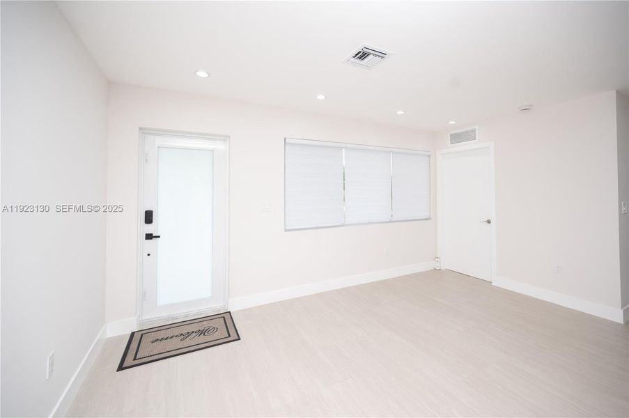 Spacious, unfurnished interior of a new home in , Miramar (Image 37).