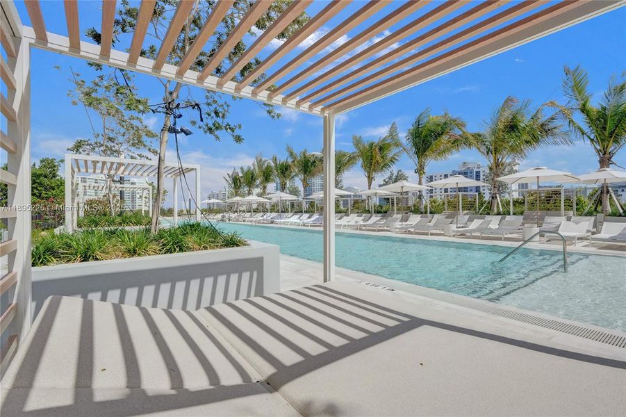Community amenities in 72 Park, Miami (Image 44).