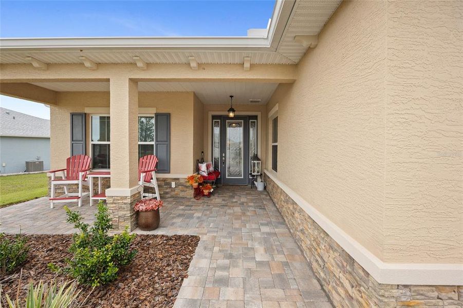 Exterior details and patio area of a home in , Ocala (Image 1).