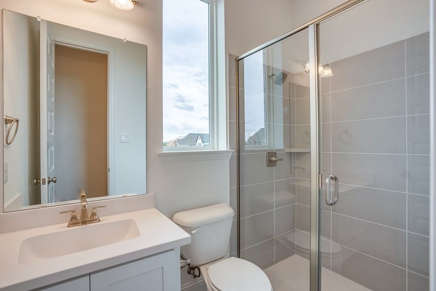 Plan 1692 Secondary Bathroom Representative Image