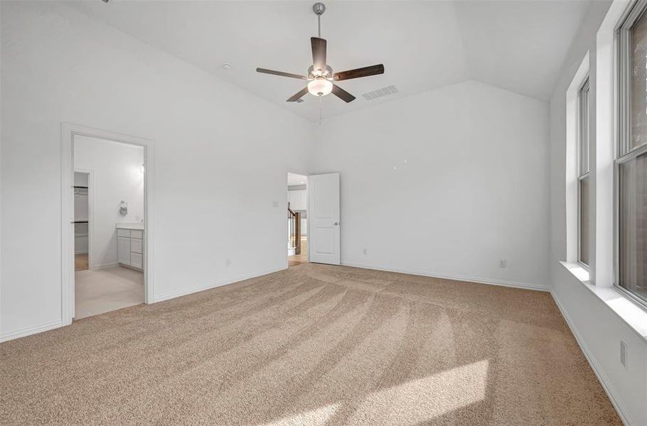 Spacious, unfurnished interior of a new home in Vintage Village, Argyle (Image 35).