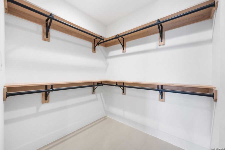 Spacious, unfurnished interior of a new home in , San Antonio (Image 22).