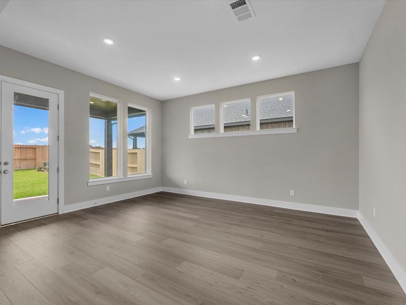 Spacious, unfurnished interior of a new home in Sienna 60’, Missouri City (Image 14).