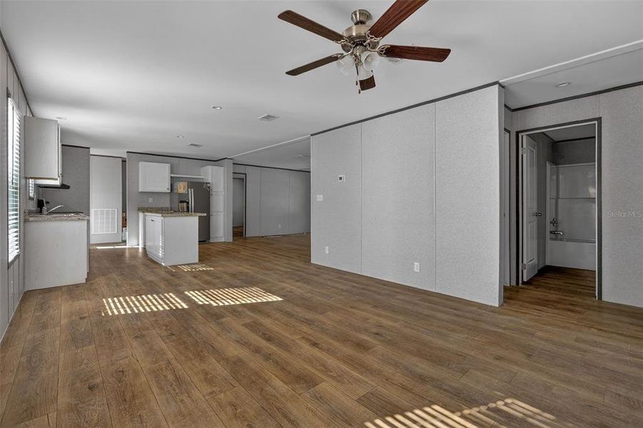 Spacious, unfurnished interior of a new home in , Williston (Image 34).