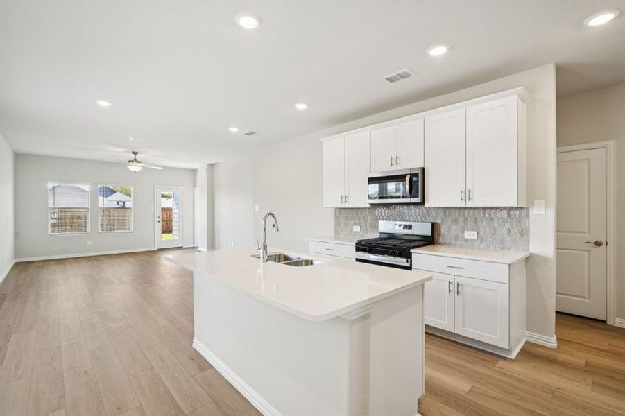 Photo is not of the actual home, but is an inspirational photo of builder’s model home and may depict options, furnishings, and/or decorator features that are not included. Photo is not of the actual home, but is an inspirational photo of builder’s model home and may depict options, furnishings, and/or decorator features that are not included.