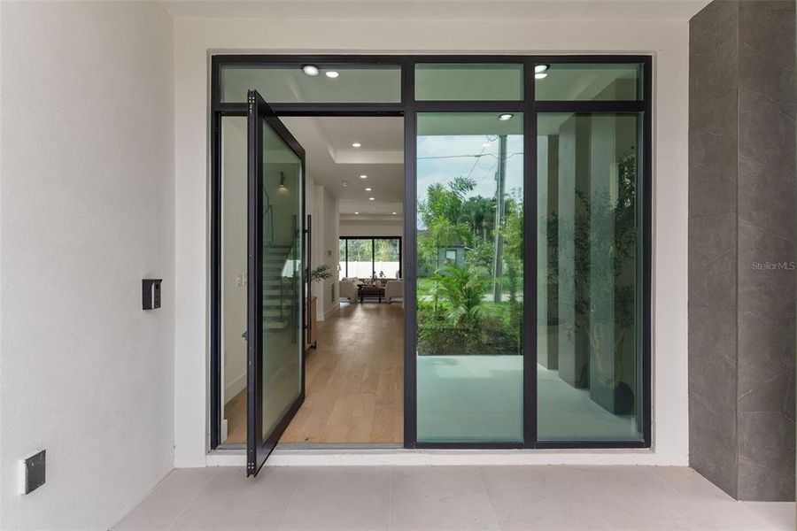 Exterior details and patio area of a home in , Tampa (Image 4).