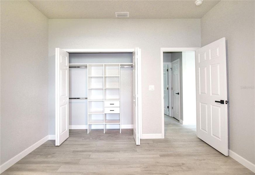 Spacious, unfurnished interior of a new home in , Sebring (Image 30).