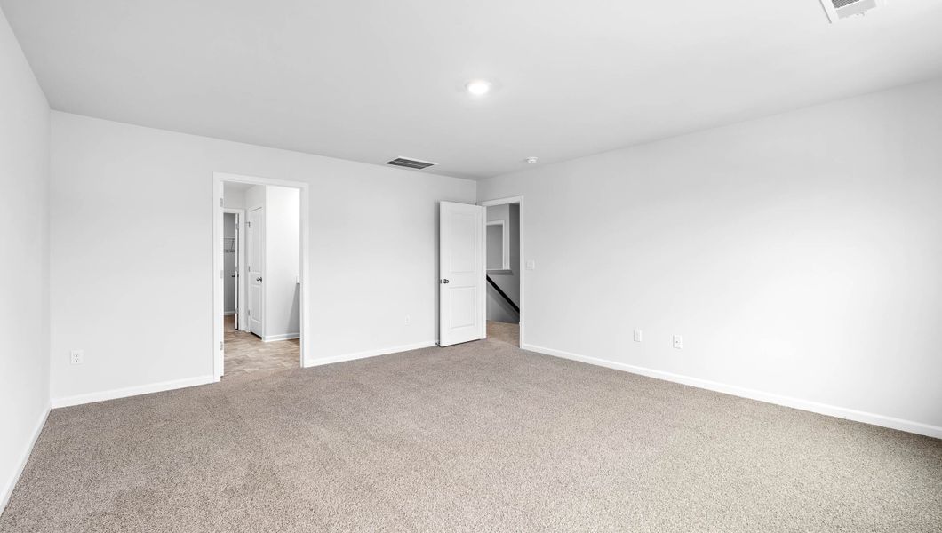 Spacious, unfurnished interior of a new home in Woodglen, Piedmont (Image 26).
