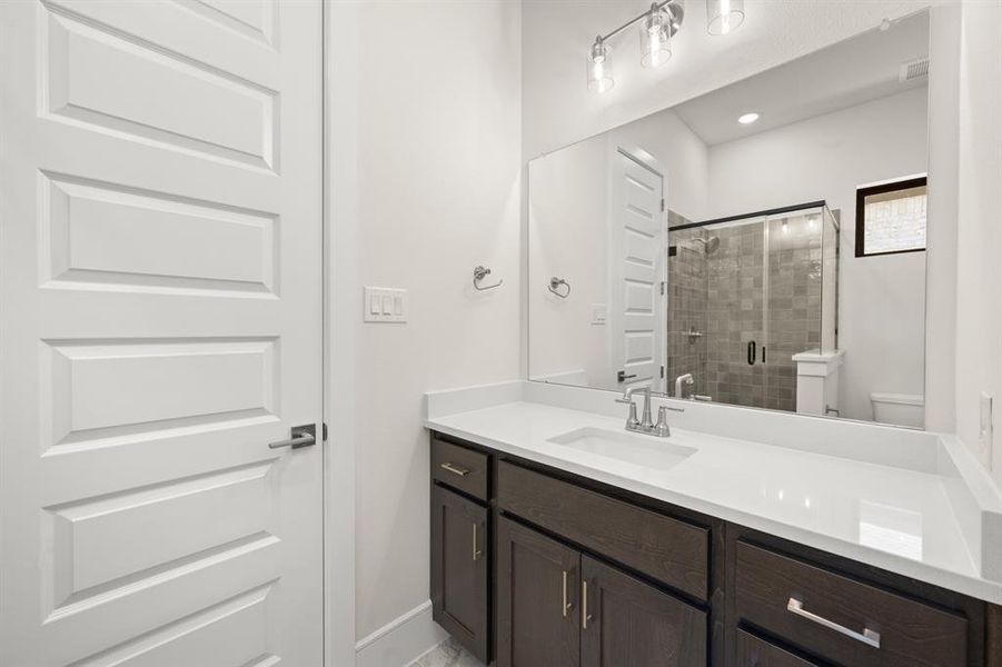 317 Fireblade- Bathroom-1