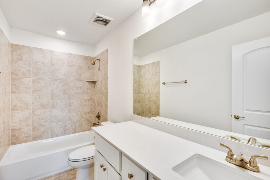 Furnished interior view inside a new home in Reunion, Rhome (Image 13). Furnished interior view inside a new home in Reunion, Rhome (Image 13).