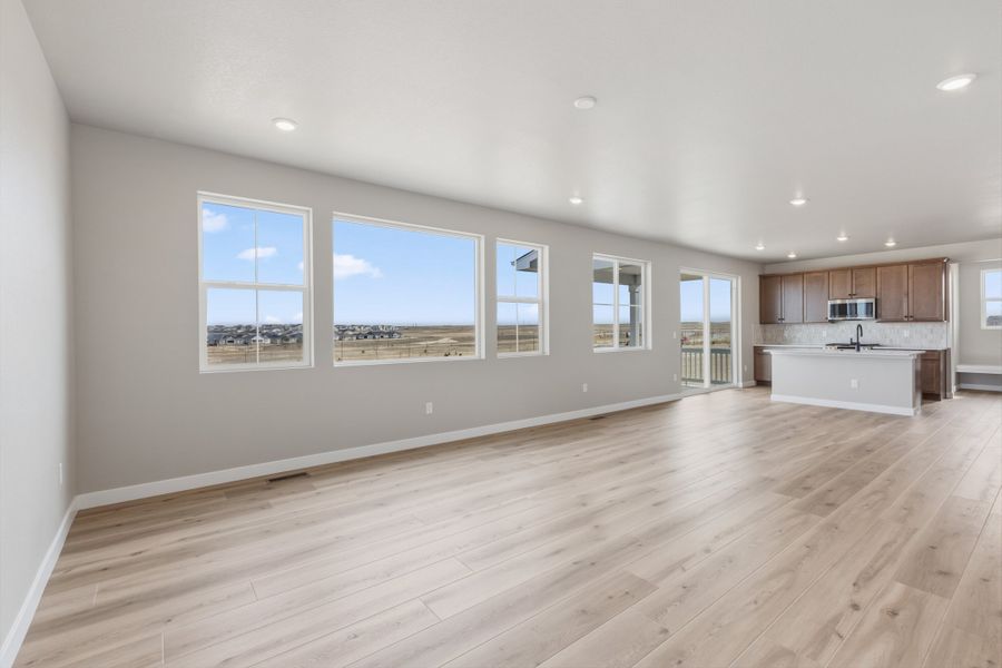 Spacious, unfurnished interior of a new home in The Aurora Highlands, Aurora (Image 15).