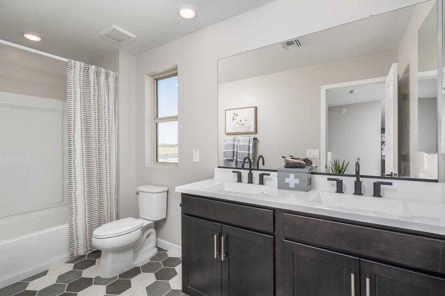 Bathroom | Grand | Bentridge – Canyon Series | New Homes in Buckeye, AZ | Landsea Homes