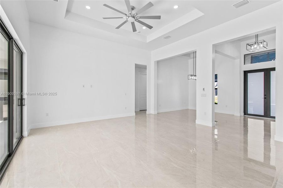 Spacious, unfurnished interior of a new home in , Lehigh Acres (Image 32).