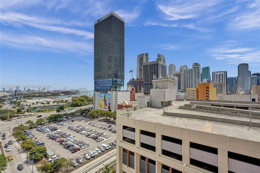 Condo located in Miami, FL showcasing its design and architecture (Image 31).