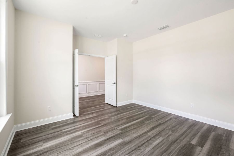 Spacious, unfurnished interior of a new home in Del Webb Savannah at Heartwood, Richmond Hill (Image 43).