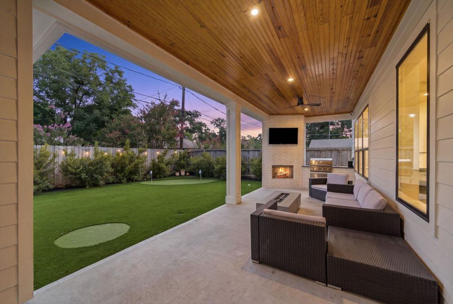 Backyard Grill, oasis, yard and putting green await you. Backyard Grill, oasis, yard and putting green await you.