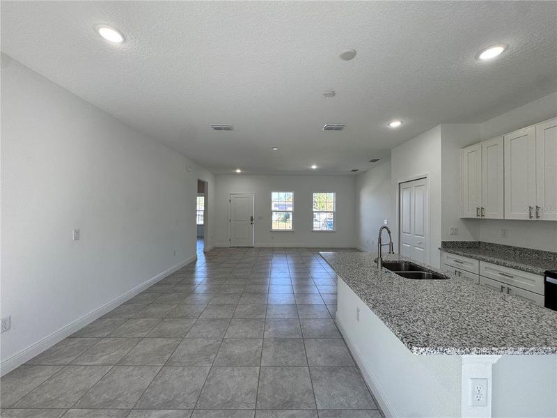 Spacious, unfurnished interior of a new home in , Citrus Springs (Image 28).