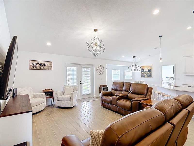 Furnished interior view inside a new home in , Bartow (Image 18).