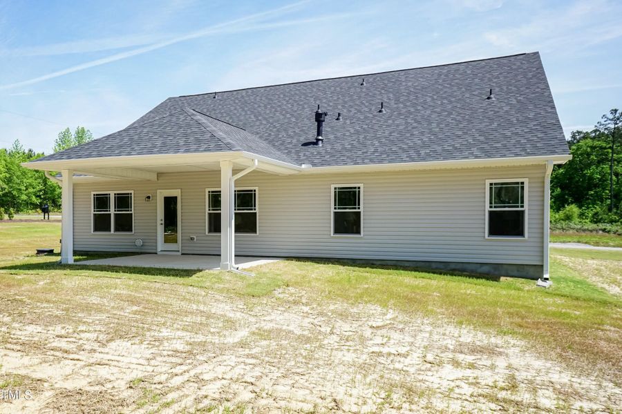 Exterior details and patio area of a home in Hadley Acres, La Grange (Image 28).