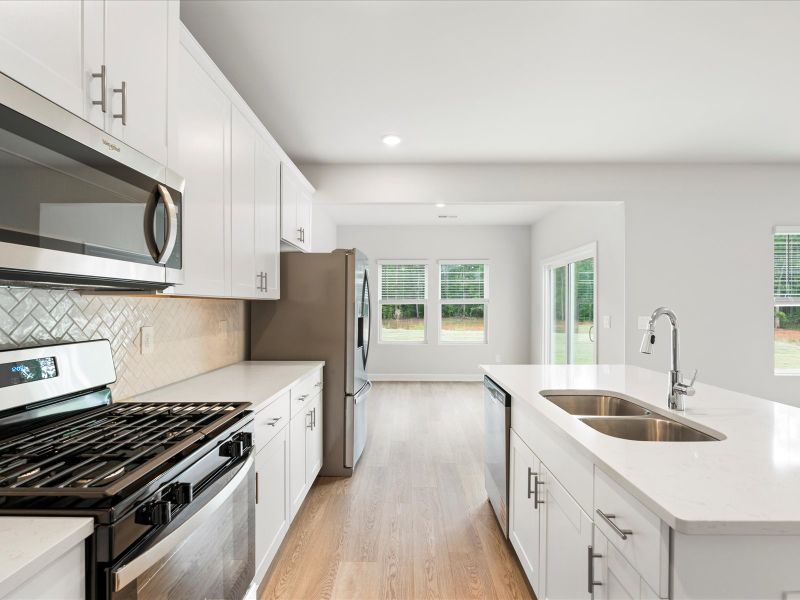 Welcome to the Dallas floorplan at Brayfield Manor - Heritage Collection.