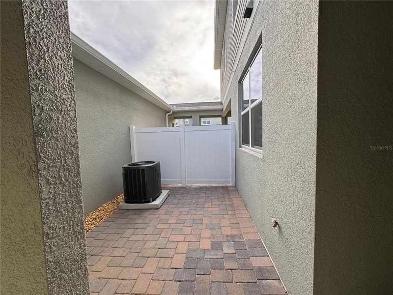 Exterior details and patio area of a home in Hamlin Ridge, Winter Garden (Image 20).