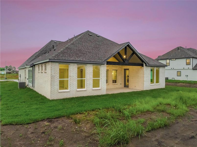 Exterior details and patio area of a home in , Rosharon (Image 4).