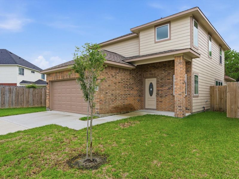 Exterior details and patio area of a home in , Houston (Image 3).