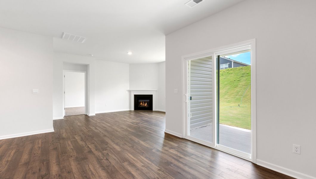 Spacious, unfurnished interior of a new home in Sage Grove, Lyman (Image 20).