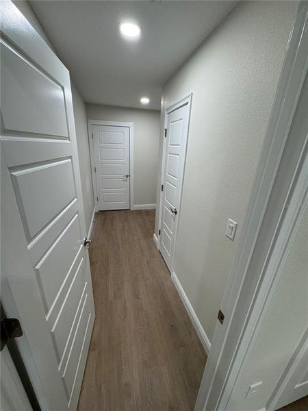 Spacious, unfurnished interior of a new home in , Citrus Springs (Image 9).