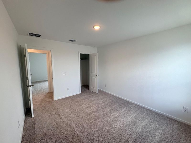 Spacious, unfurnished interior of a new home in Stokesbury, Waller (Image 13).