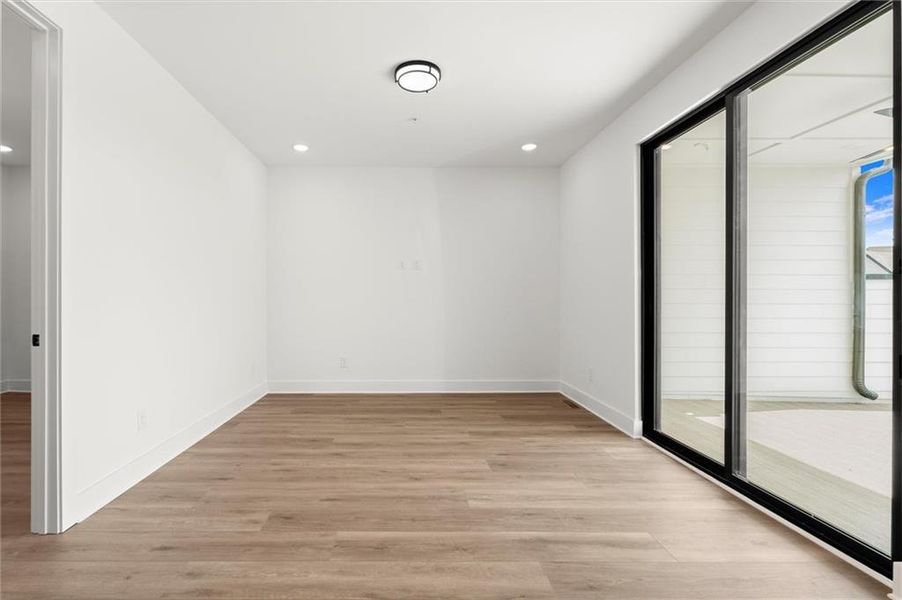 Spacious, unfurnished interior of a new home in , Alpharetta (Image 39).