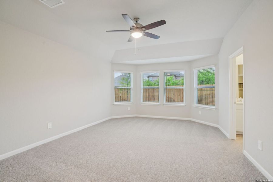 Spacious, unfurnished interior of a new home in Sagebrooke - Premier Series, San Antonio (Image 25).