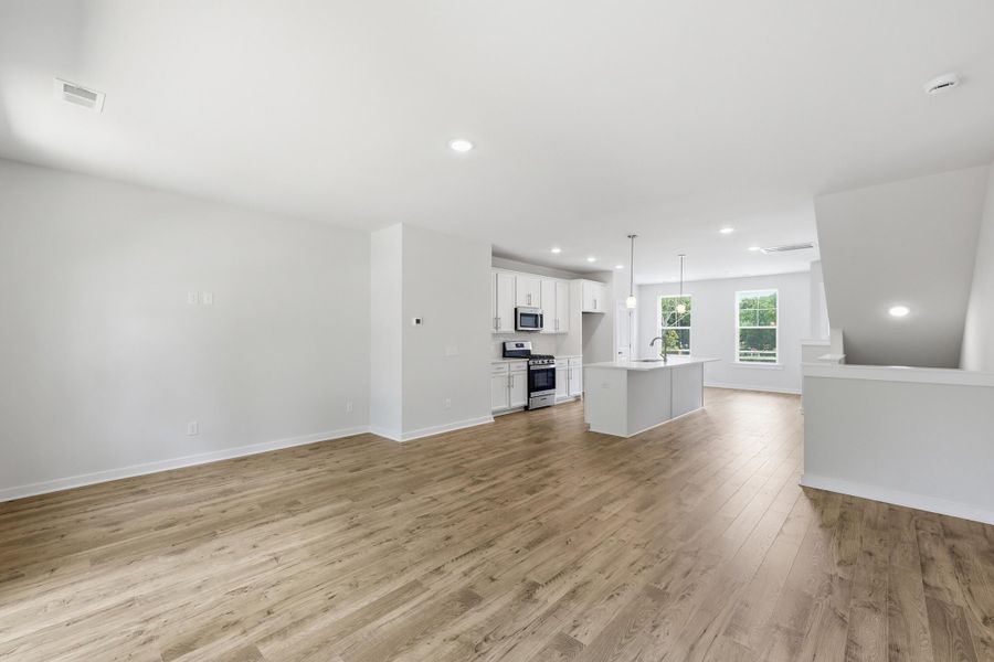 Spacious, unfurnished interior of a new home in Rhetts Cove, Johns Island (Image 17).