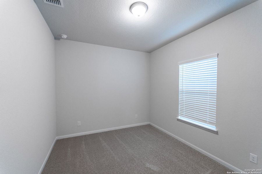 Spacious, unfurnished interior of a new home in Laurel Vistas, San Antonio (Image 13).