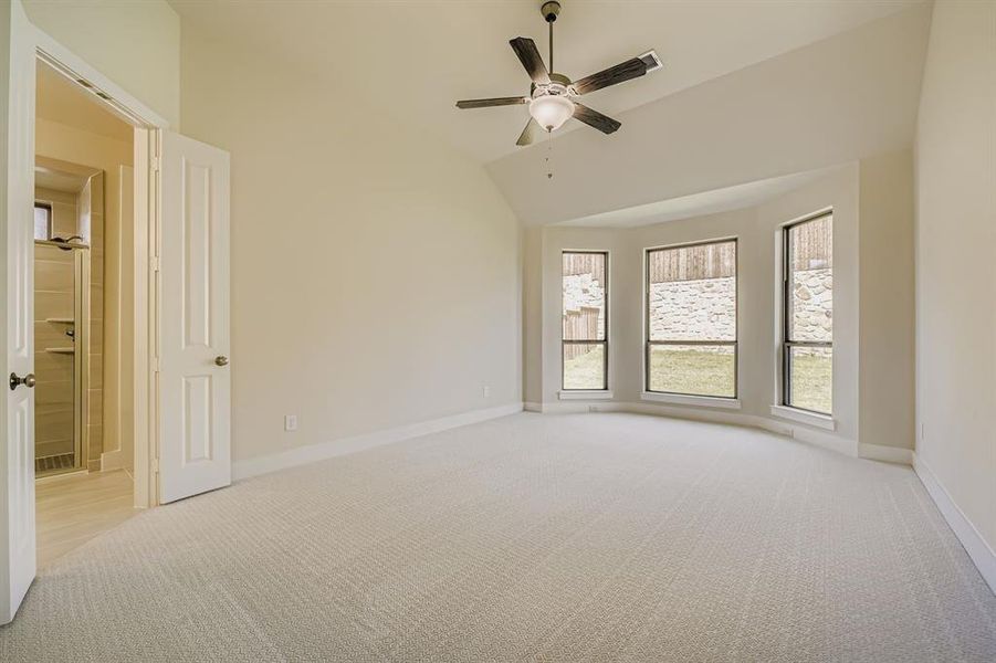 Spacious, unfurnished interior of a new home in Reunion 50s, Rhome (Image 21).