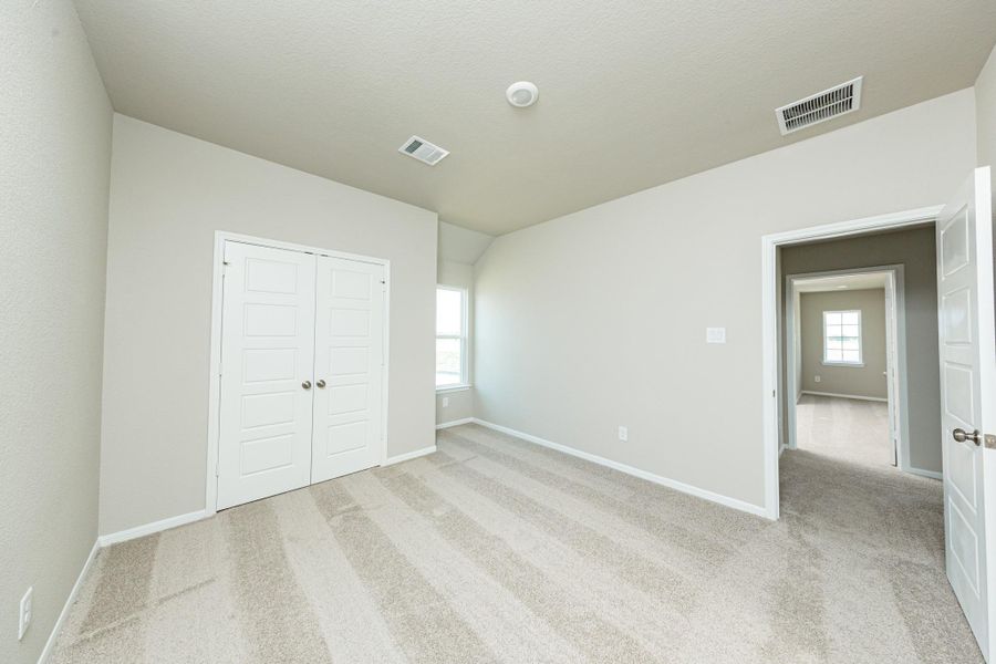 Spacious, unfurnished interior of a new home in River Ranch, Dayton (Image 22).